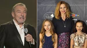 Premiéra očekávaného dokumentu karel režisérky olgy špátové (36) byla kvůli druhé vlně koronaviru odložena. Ivana Gottova S Dcerami Dostanu Mesacne Mastnu Sumu O Milionarky Sa Postara Aj Stat Novy Cas