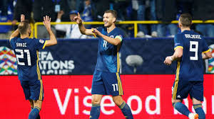 Sarajevo, 17 marzo 1986) è un calciatore bosniaco, attaccante della roma e della nazionale bosniaca, della quale è capitano. Uefa Nations League Edin Dzeko Double Gives Bosnia Win Over Northern Ireland