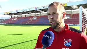 Abwehrrecke Marc Endres der SpVgg Unterhaching über Remisserie und  Karlsruher SC