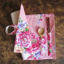帶著走餐墊收納卷 客家花布版 lilicoco 哩扣設計 餐墊 桌巾 pinkoi hobbies and crafts fabric flowers crafts