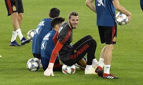 The sports tv guide listing includes football, baseball, basketball, hockey, soccer and all other sporting events to watch live on tv today. Football On Tonight Is There Any Live Football On Tv Tonight Football Sport Express Co Uk