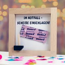 Zum besseren verständnis stehen unzählige beispiele für das verb einschlagen zur verfügung. Notfall Kondom Im Holzrahmen Witziger Scherzartikel Zum Verschenken