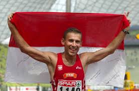 Polski reprezentant może pochwalić się bogatą kolekcją medali. Robert Korzeniowski W Galerii Slaw Lekkiej Atletyki Dziennik Zwiazkowy Polish Daily News