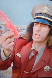 Edit: Characters! The cab driver is the guy that stole the raisins! Always  funny to have a sighting of a Seinfeld character 🤣 "They stole my records!"