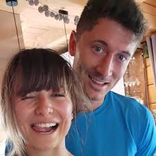 Oszuści najpierw wykorzystali Roberta i Annę Lewandowskich, a teraz próbują  naciągnąć ich wielbicieli! Bardzo ważne informacje dla fanów pary!