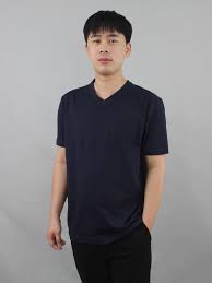 áo t-shirt nam cổ tim có túi