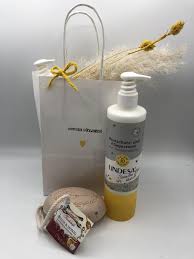 Direkt mit den öffentlichen zu erreichen. Geschenktasche Seife Und Handcreme Von Imkerei Nengel