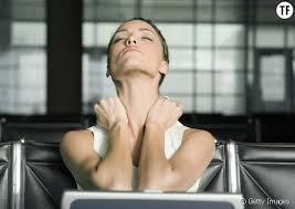 Les muscles sollicités finissent par rester contractés. Les 6 Meilleurs Etirements Du Cou Pour Eviter Les Douleurs Cervicales Terrafemina