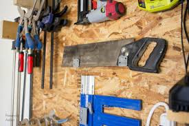 Bei immonet.de finden sie ganz einfach freie garagen u. So Bauen Sie Ein Diy Garagenlagerwandsystem Coolyeah Garage Organisation Lenkrader