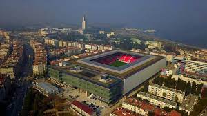 İzmir'in sembollerinden birine dönüşmesi hedeflenen göztepe gürsel aksel stadyumu, uefa ve futbol federasyonu kriterlerine uygun şekilde tasarımı ve karma kullanımlı yapısıyla öne çıkıyor. Catisinda 650 Metre Yuruyus Parkuru Bulunan Stadyum Acildi