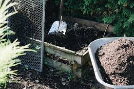Er verbessert die bodenstruktur und aktiviert das bodenleben. Warum Ihr Noch Heute Einen Komposthaufen Anlegen Solltet Gartenblog Hauptstadtgarten