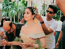 Pin By Vinisha Bachani On The Kapoor S Veere Di Wedding Indian Wedding Hairstyles Lehnga Designs