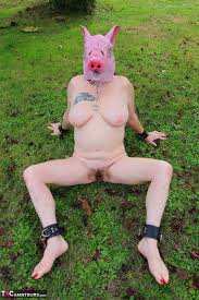 MaryBitch - My New Piggy Mask Pics