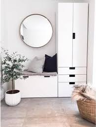 Flur Einrichten Flurgarderobe In Weis Mit Rundem Spiegel Grune Pflanze Einrichten Flur Flurgarderobe Grune Mirror Mit Pflan Farmhouse Decor In 2019