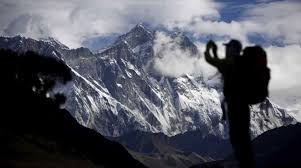 The area above 26,000 feet is called the death zone, where breathing oxygen from canisters is necessary for all but the most experienced of climbers. Dead Bodies Exposed Amid Melting Glaciers In Mount Everest Asharq Al Awsat