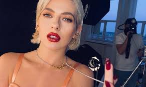 Au aparut si articole cu noua iubita. Ce A Postat Lidia Buble DupÄƒ Ce RÄƒzvan Simion È™i A Declarat Dragostea Pentru Daliana RÄƒducan Impact