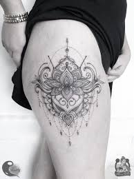En el pecho, principalmente en la zona del esternón; Tatuajes En La Cadera Precios Significados Fotos Y Opiniones