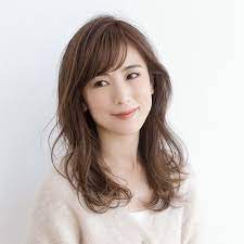 巻き髪派のセット時間を短縮するレイヤー 重めロング 40代のロングヘア ロングヘア 40代 ヘアスタイル セミロング ヘアスタイル