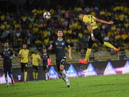 Gambar ini memiliki lisensi hak cipta dan tersedia untuk penggunaan komersial. Gambar Di Atas Menunjukkan Pemain Bola Sepak Telah Melakukan Kemahiran