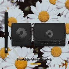 8월 18일, 전시회장 3층 시크릿룸에서 지드래곤에게 생일 축하 메시지를 남겨주세요! Peaceminusone Gd Pu Leather Airpods Pro Case Silicone Protective Cover For Airpods Generation 1 2 3 Shopee Philippines