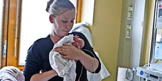 2250 g und ca 45 cm. Hannover Die Zwillinge Amelie Und Fiona Thurnau Kommen Viel Zu Fruh Zur Welt