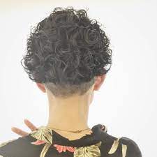 ゝ 90年代の懐かしさを感じる ツイストスパイラル 自然乾燥でok 来週はいよいよ三都杯 後輩たちが連日連夜頑張ってます 今年も楽しみだ befinecooaveda 京都 河原町美容室 メンズスタイル メンズパーマ ツイスト スパイラル スパイラルパーマ メンズ