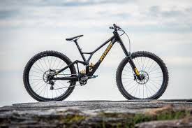 Neues Specialized Demo 29 Im Ersten Test Brunis Sieger Maschine Ist Da Downhill Bike Fahren Fahrwerk