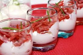 Verrines Aperitives Chevre Frais Tomates Sechees Et Jambon De Bayonne Verrine Aperitif Tomates Sechees Aperitif