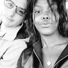 J'ai un formula z 583 pis y sort du garage sa ma couter une fortune pis  j'ai remarqué qui avais un lousse dememe sur mon rotocrome, c'est tu normal  ?!? Pis aussi