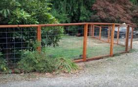 No longer do we have to block those views with bulky plastic balusters or high maintenance wood pickets. 17 Awesome Hog Wire Fence Design Ideas For Your Backyard