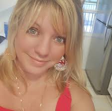 From the Ghost Bar a week ago to the Xmas Bar. Pretty cool transformation  to Christmas Theme, I just had to do a Santa mural coming up the stairs but  the inside