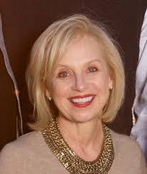 Lisa Sledge's Instagram, Twitter & Facebook