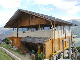 — wie bei diesem ehemaligen stallgebäude, das von fingerhut aufgestockt wurde. Dachanhebung Neuer Wohnraum Unterm Dach Bauen Sudtirol