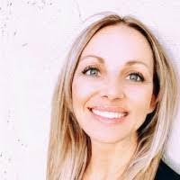 Tara Hankins's Instagram, Twitter & Facebook