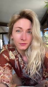 Alice Groth's Instagram, Twitter & Facebook