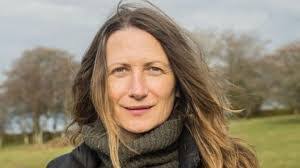 Vanessa Hodge's Instagram, Twitter & Facebook