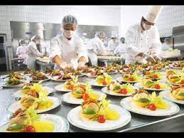 How Do They Do It Airline Food Service Mega Food Airline Food School Lunch Recipes Food Technology