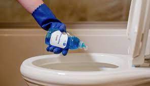 Pour a very nice amount of dishwasher soap or liquid laundry detergent into your toilet bowl. How To Unclog Your Toilet Using Dishwashing Soap 12 Tomatoes