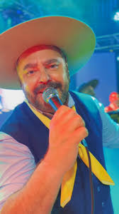 Neste sábado, o coração bate mais forte no 44º Sarau da Prenda Jovem, no  @indiosepectg, E essa aqui… um clássico que embala os corações e não vai  faltar no nosso repertório.