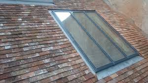 Maybe you would like to learn more about one of these? Verriere De Toit De Style Atelier D Artiste Creee Dans Une Toiture Couverte De Tuiles A L Ancienne Verriere Toiture Verriere De Toit Toit
