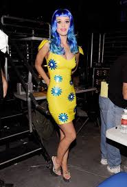 Katy Perry Blue Wig Yellow Dress With Blue Flowers Kids Choice Awards 2010 Katy Perry Dress Katy Perry Outfits Katy Perry