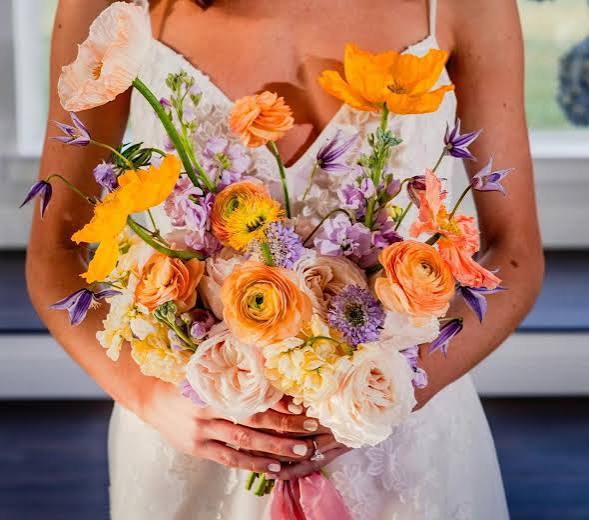 Wildflower Wedding Bouquets: Natural Wedding Flowers You'll Love - hitched.co.uk