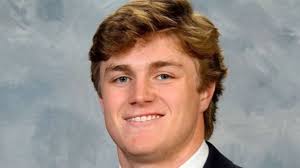 A man admitted to fatally shooting a college student outside a Texas bar  but couldn't explain why, arrest warrant says