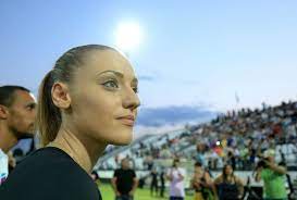 Η χρυσή ολυμπιονίκης του ρίο, αννα κορακάκη πριν την έναρξη του φιλικού αγώνα με τον παοκ, βραβεύτηκε από τη. H Allh Opsh Ths Annas Korakakh Entypwsiakh Kai Gohteytikh Kerdise Tis Entypwseis Sth Drama Thecaller