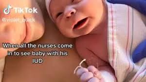 VÍDEO: Bebê nasce segurando DIU que mãe utilizava para evitar gravidez; veja