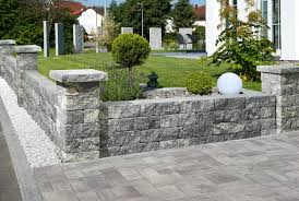 Diese lassen sich wiederum leichter mauern. Gartenmauern Sichtschutzzaune Raiss Baustoffe Natursteine