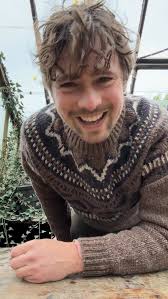 It’s cold and wet! So here’s a lovely warming soup for you. Curried  lentils, with a spring onion, green chilli and cheddar grilled cheese.  ABSOLUTE banger. Wearing my favourite jumper from the ...