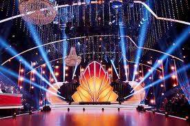 A diverse cast of children joyfully spin, tap, groove, slide, and leap across the pages to the rhyming rhythmic text. Let S Dance 2020 Am 8 5 2020 Meinung Kritik Kommentar Nun Hat Die Liebe Seele Ruh