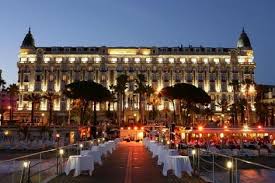 Trovandosi a circa 1 km dal centro di nizza, carlton offre le camere climatizzate che danno sulla terrazza. Pin By Agm On When In Cannes Hotels In France Cannes Carlton Hotel