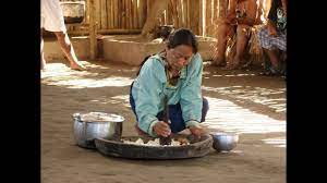 Cerveza de yuca en sarayaku ecuador. Chicha De Yuca Bebida Ceremonial De Los Pueblos Amazonicos Chicha De Yuca Ecuador Youtube